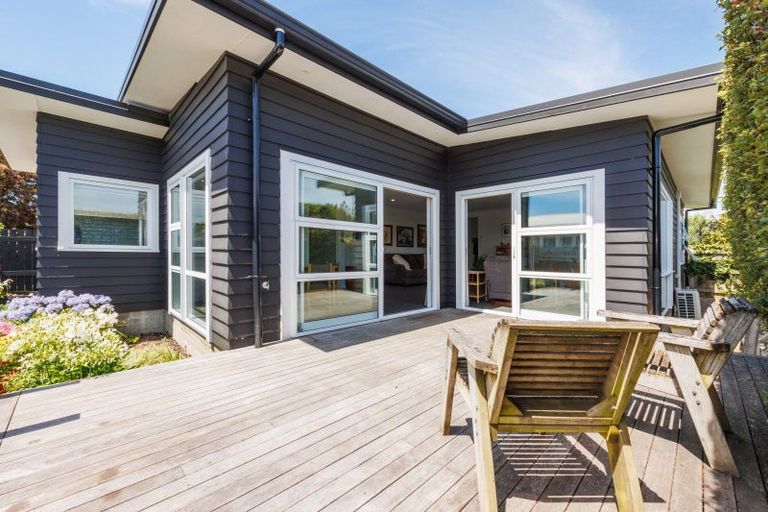 Photo of property in 2b Alton Place, Hokowhitu, Palmerston North, 4410