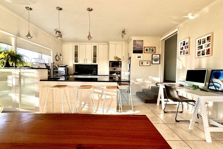 Photo of property in 1 Emerald Hill, Havelock North, 4130