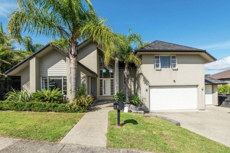 Photo of property in 13 Chateau Rise, Flat Bush, Auckland, 2016