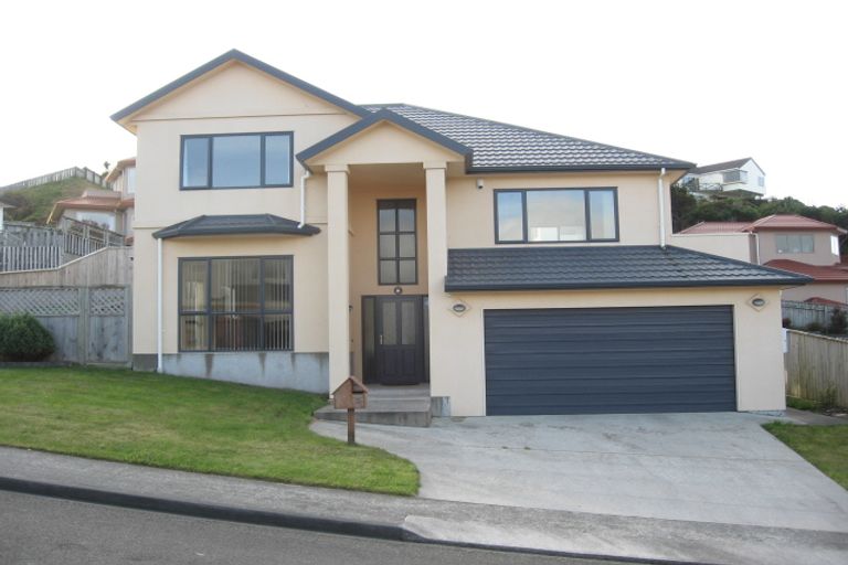 Photo of property in 9 Tamworth Crescent, Newlands, Wellington, 6037