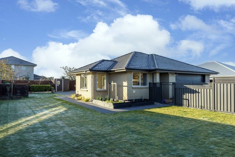 Photo of property in 24 Sequoia Way, Rangiora, 7400