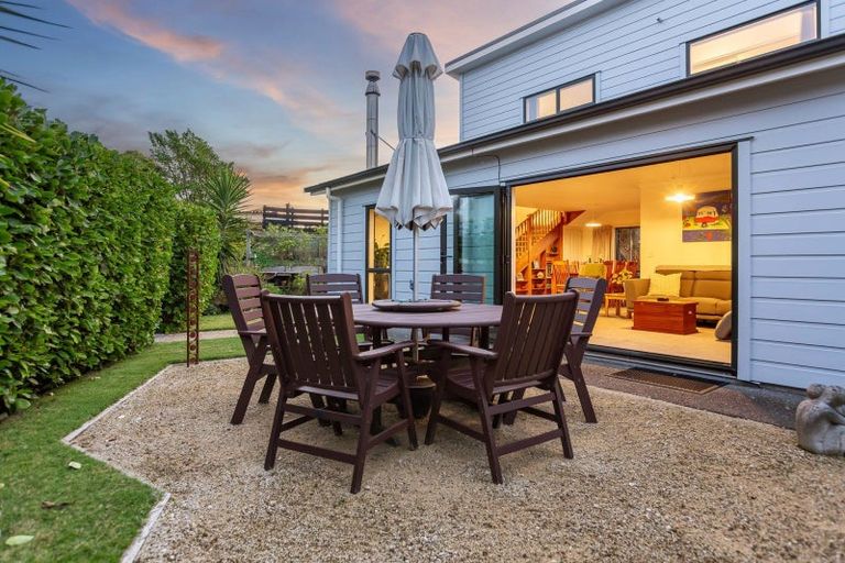 Photo of property in 10 Fenside Street, Waikanae Beach, Waikanae, 5036