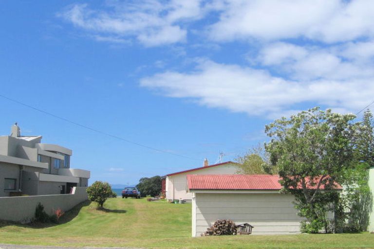 Photo of property in 15 Dillon Street, Waihi Beach, 3611
