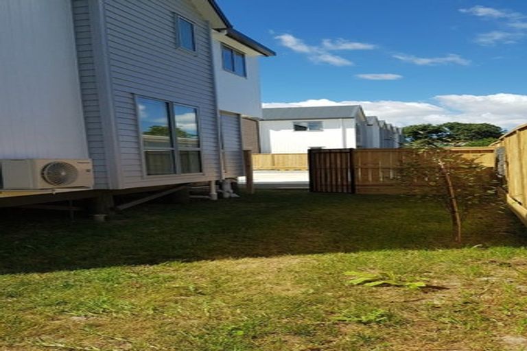 Photo of property in 1/51 Wharf Road, Te Atatu Peninsula, Auckland, 0610