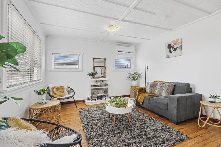 Photo of property in 102 Centennial Avenue, Waitara, 4320