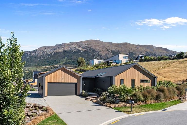 Photo of property in 13 Magpie Place, Lake Hawea, Wanaka, 9382