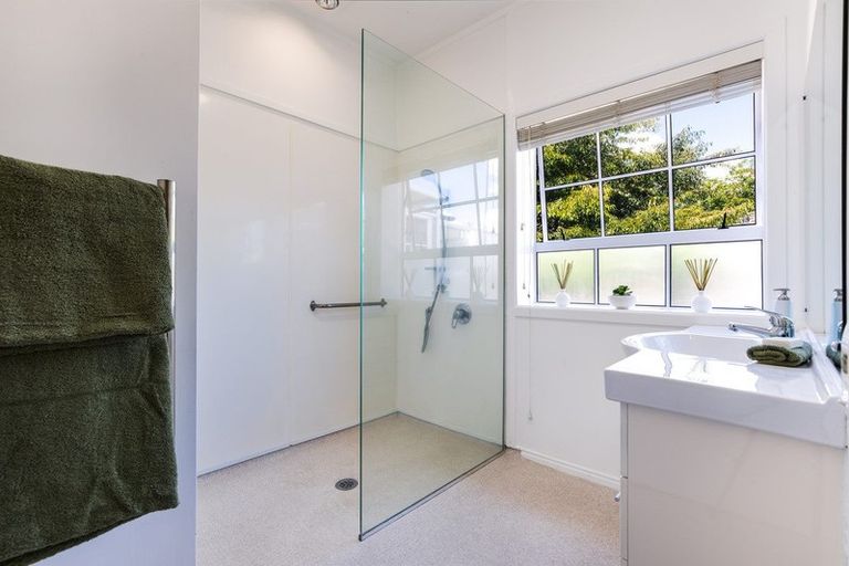 Photo of property in 129 Victoria Street, Cambridge, 3434