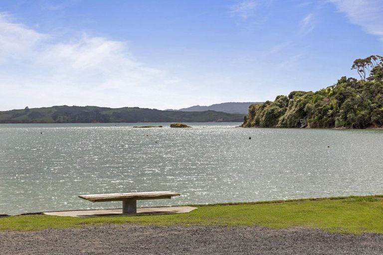 Photo of property in 3 Nikau Park, Raglan, 3225