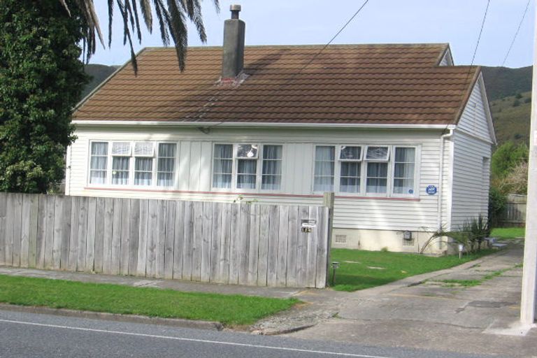 Photo of property in 114 Cambridge Terrace, Fairfield, Lower Hutt, 5011