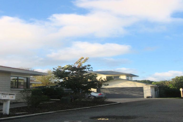Photo of property in 19 Woburn Place, Takaro, Palmerston North, 4412