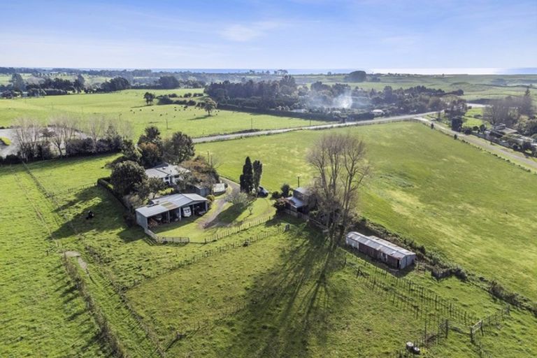 Photo of property in 41 Mountain Road, Sentry Hill, New Plymouth, 4373