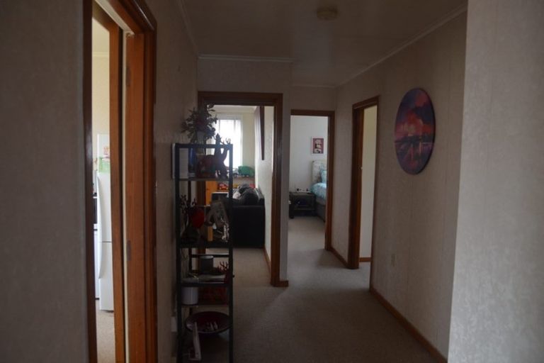 Photo of property in 13 Newington Road, Henderson, Auckland, 0612