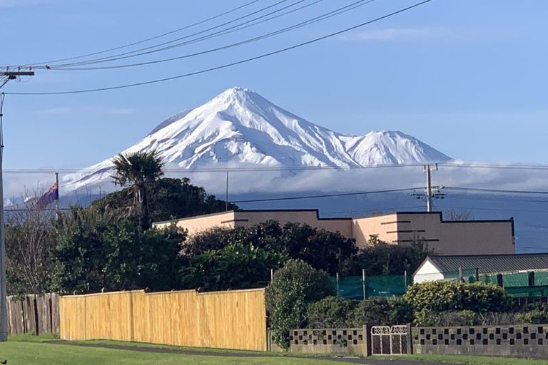 Photo of property in 69 Domett Street, Opunake, 4616