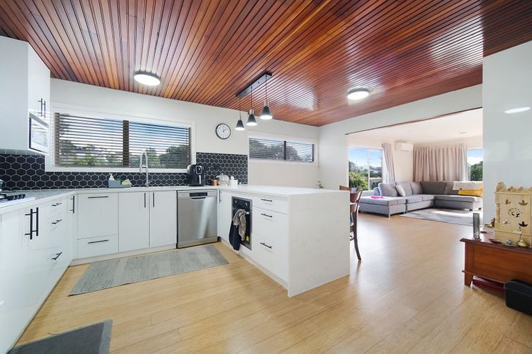 Photo of property in 12 Glenbush Place, Birkenhead, Auckland, 0626
