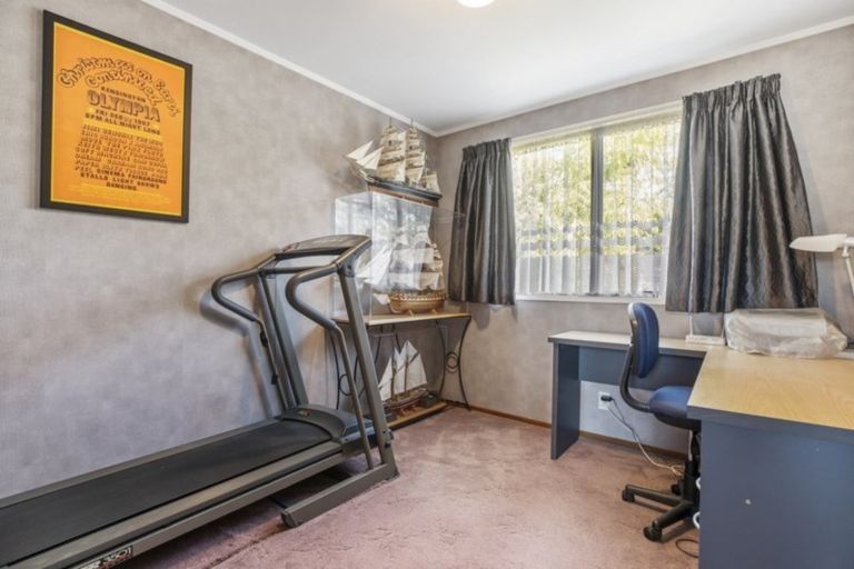 Photo of property in 25 Lipton Grove, Opaheke, Papakura, 2113