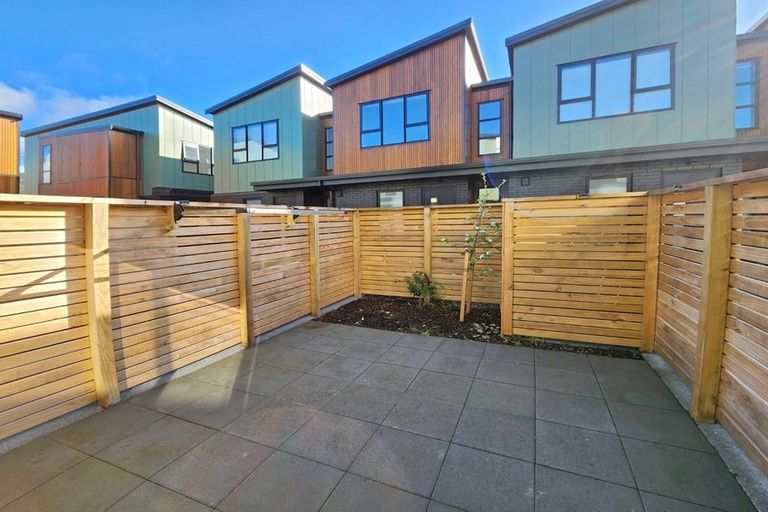 Photo of property in 10/7 Johnston Grove, Taita, Lower Hutt, 5011