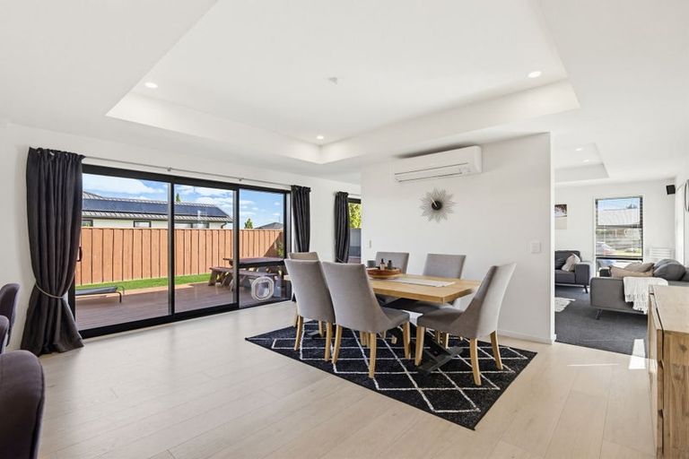 Photo of property in 10 Shillingford Boulevard, Rolleston, 7615