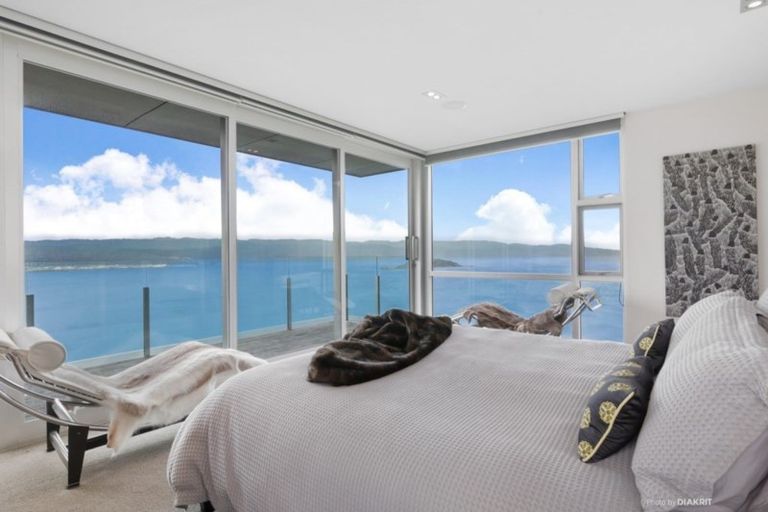 Photo of property in 21 Bendigo Grove, Newlands, Wellington, 6037