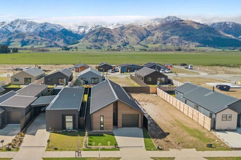 Photo of property in 51 Gillespie Street, Lake Hawea, 9382