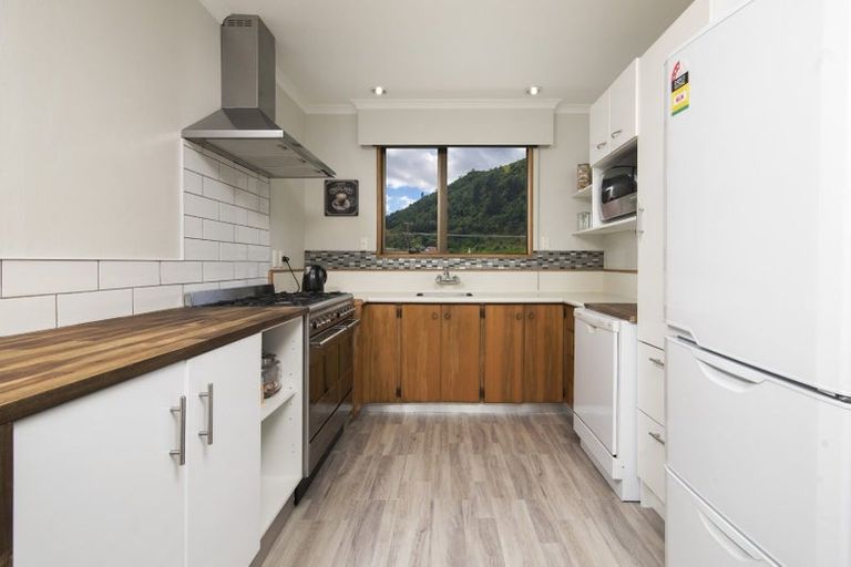 Photo of property in 73 Devon Street, Picton, 7220