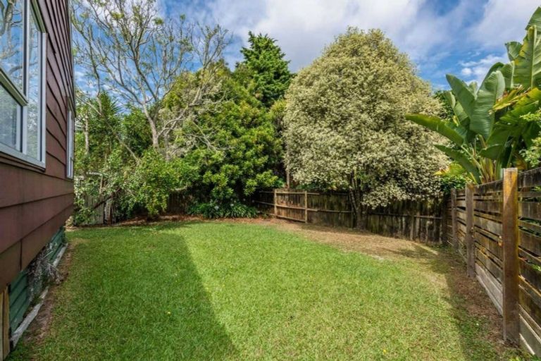 Photo of property in 2/25 Lucinda Place, Glen Eden, Auckland, 0602