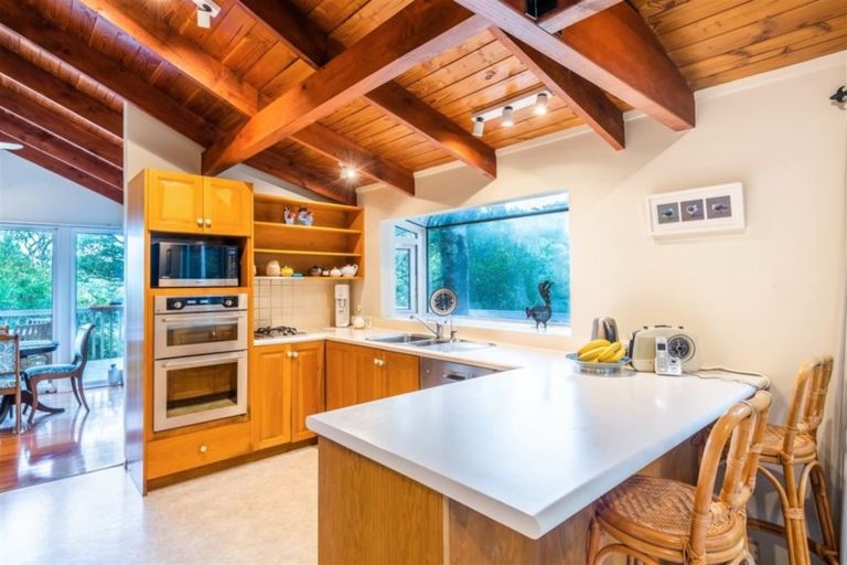 Photo of property in 8 Hebe Place, Birkenhead, Auckland, 0626