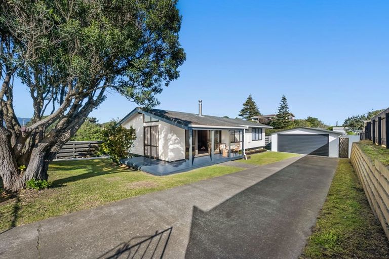 Photo of property in 3 Tasman Road, Otaki Beach, Otaki, 5512
