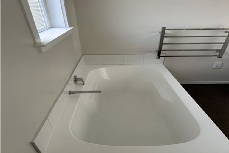 Photo of property in 10 Tilbury Avenue, Hokowhitu, Palmerston North, 4410