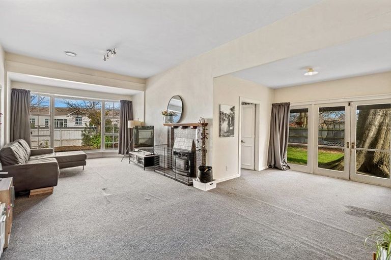 Photo of property in 39 Winters Road, Redwood, Christchurch, 8051