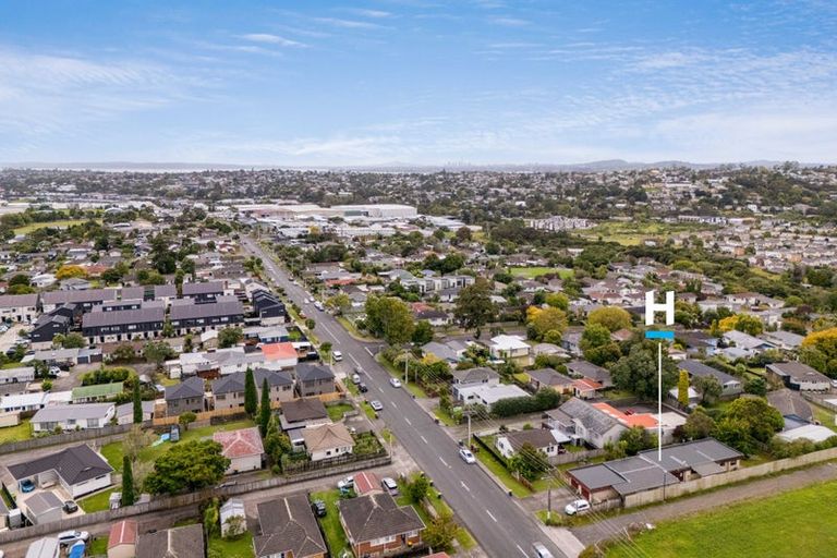 Photo of property in 130a Bruce Mclaren Road, Henderson, Auckland, 0612