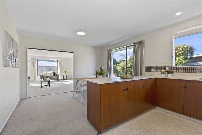 Photo of property in 2/120b Roydvale Avenue, Burnside, Christchurch, 8053