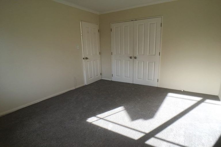 Photo of property in 32 Riverstone Road, Te Atatu Peninsula, Auckland, 0610