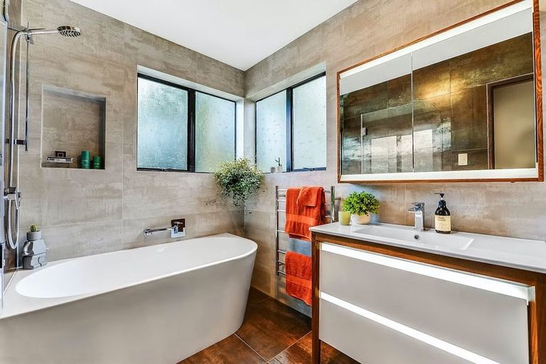 Photo of property in 2/90 Lewis Street, Glenview, Hamilton, 3206