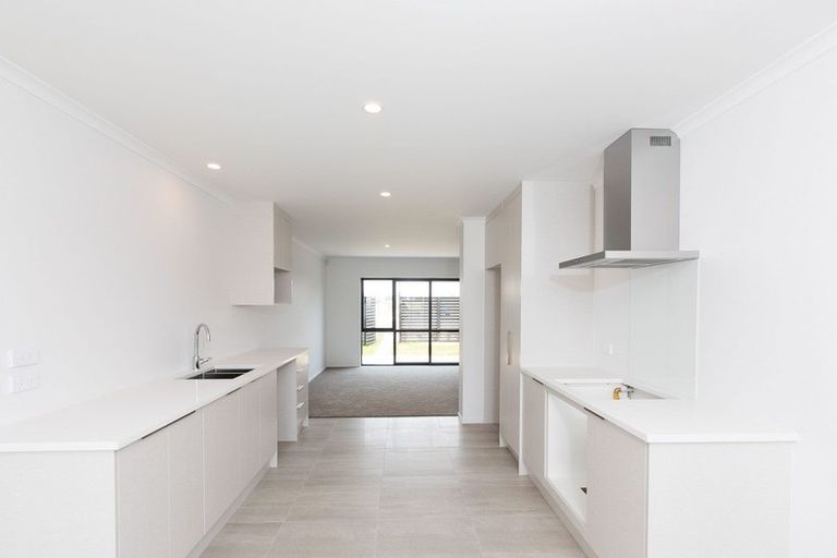 Photo of property in 30 Biplane Street, Takanini, 2112