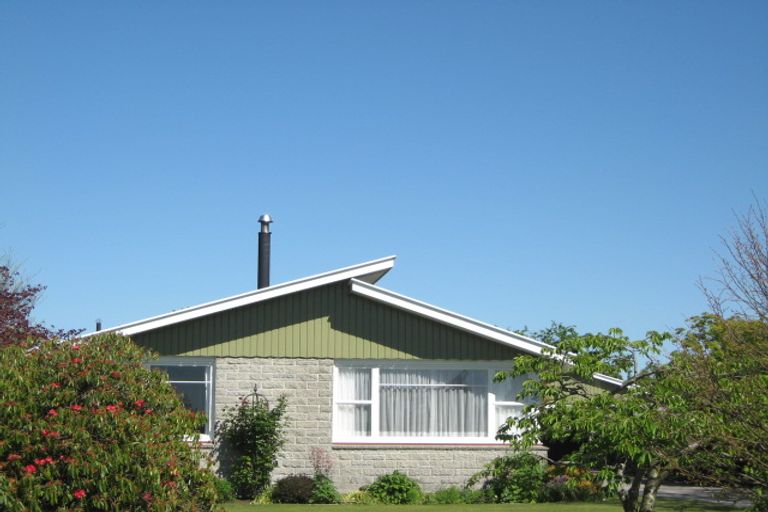 Photo of property in 25 Grimseys Road, Redwood, Christchurch, 8051