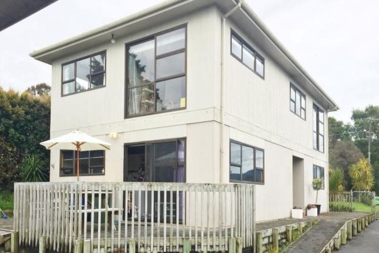 Photo of property in 18 Pine Avenue, Henderson, Auckland, 0612