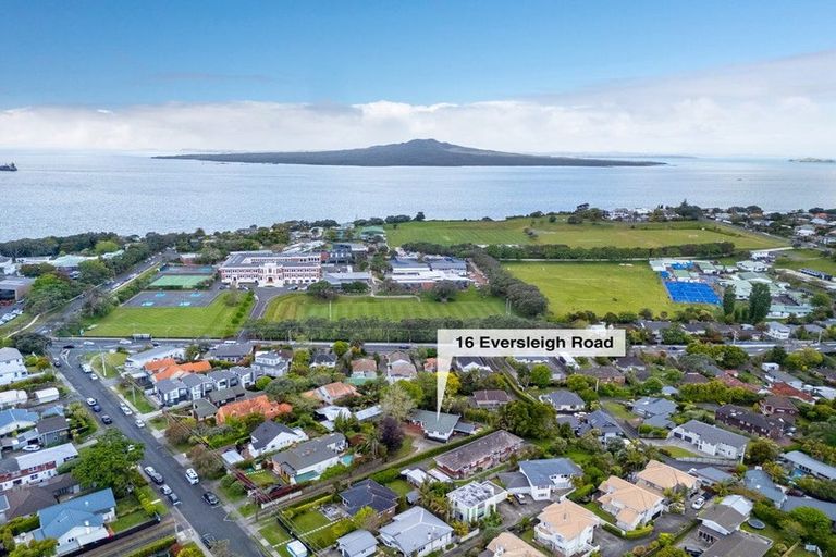 Photo of property in 16 Eversleigh Road, Belmont, Auckland, 0622