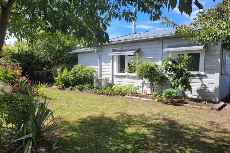 Photo of property in 8a Shanly Street, Waipawa, 4210