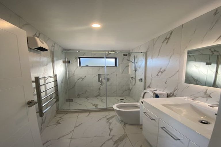 Photo of property in 13c Orton Street, Glenfield, Auckland, 0627