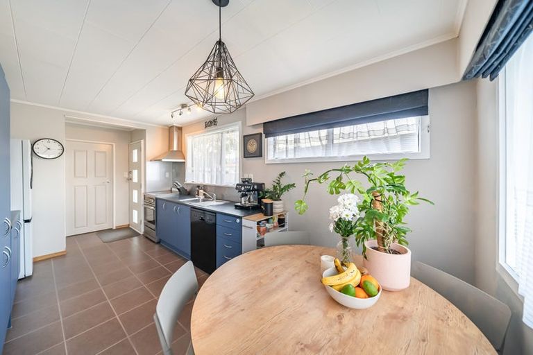 Photo of property in 6 Topeka Grove, Totara Park, Upper Hutt, 5018