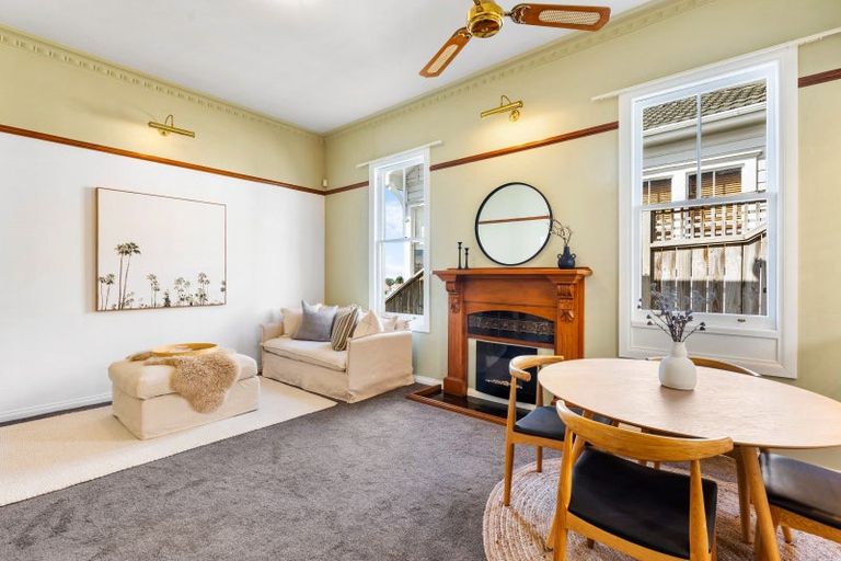 Photo of property in 18 Sealy Road, Bluff Hill, Napier, 4110