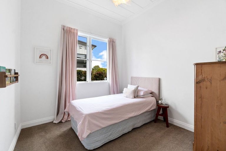Photo of property in 236 Birkdale Road, Birkdale, Auckland, 0626