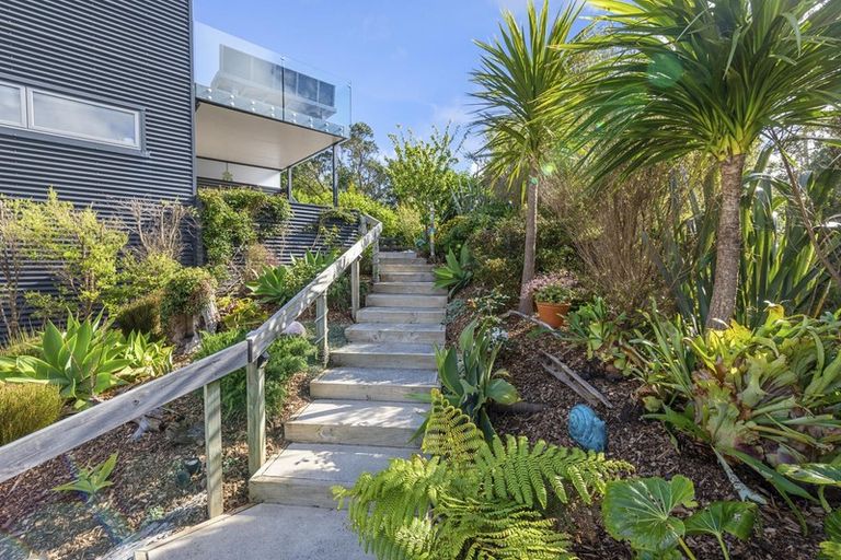 Photo of property in 133 Waitea Road, Muriwai, Waimauku, 0881