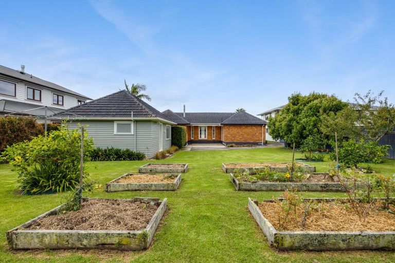 Photo of property in 65 Kiwi Esplanade, Mangere Bridge, Auckland, 2022