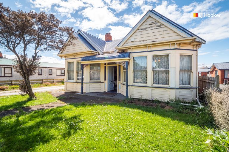 Photo of property in 16 Law Street, Caversham, Dunedin, 9012