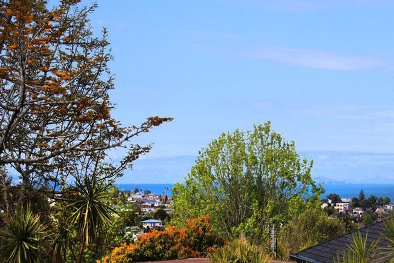 Photo of property in 1/283 East Coast Road, Mairangi Bay, Auckland, 0630