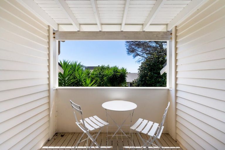 Photo of property in 8 Tiri Road, Milford, Auckland, 0620