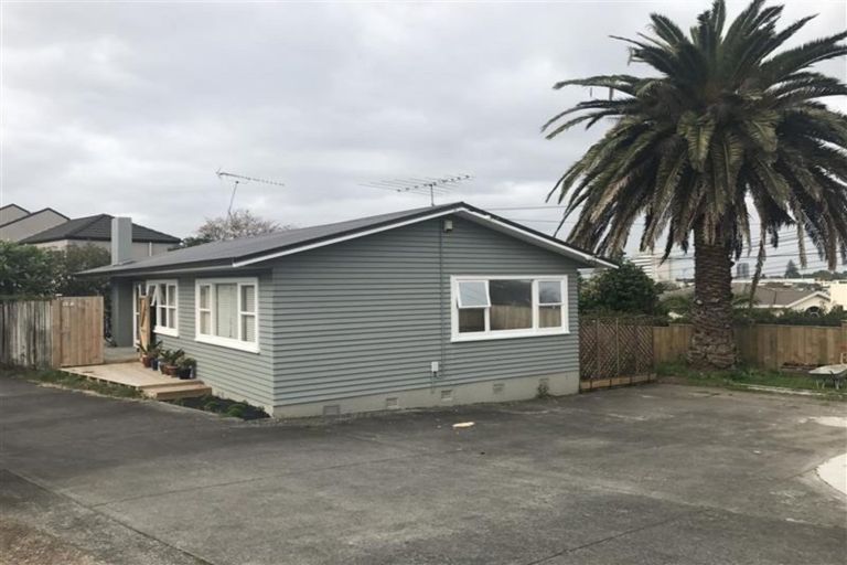 Photo of property in 1/23 Forrest Hill Road, Milford, Auckland, 0620