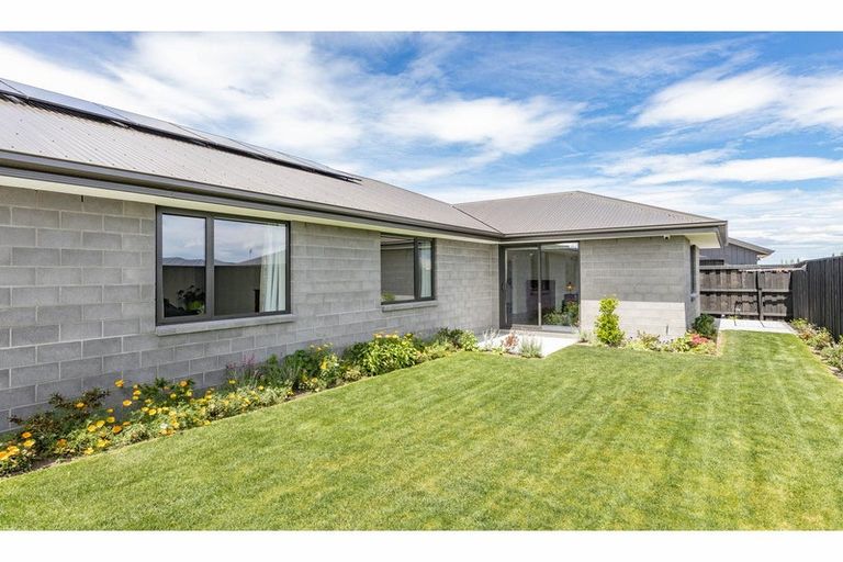 Photo of property in 3 Mccahon Drive, Rangiora, 7400
