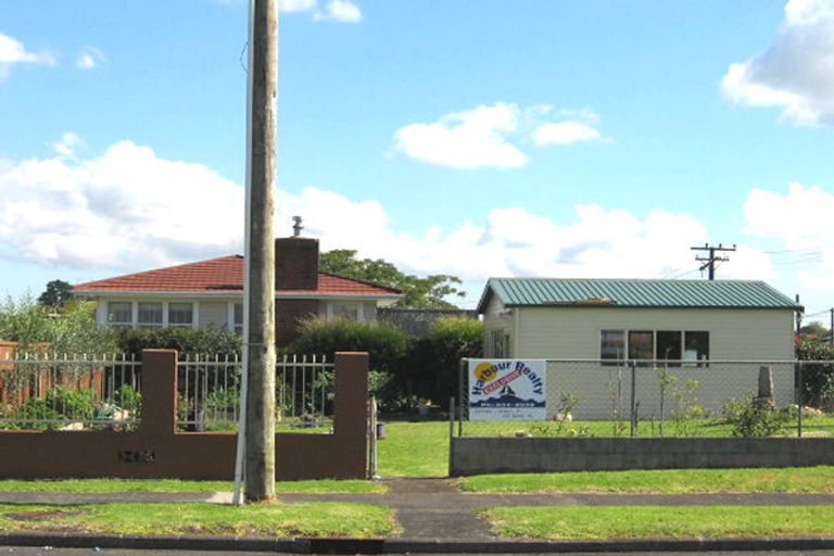 Photo of property in 107 Beach Road, Te Atatu Peninsula, Auckland, 0610